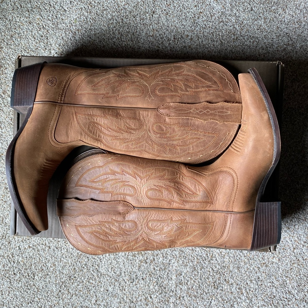 Like New Ariat Heritage X Toe Elastic Wide Calf Western Boot (size 9B)
